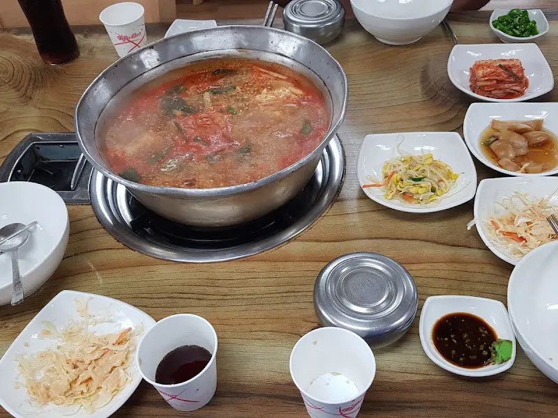 보글보글 끓는 동태찌개