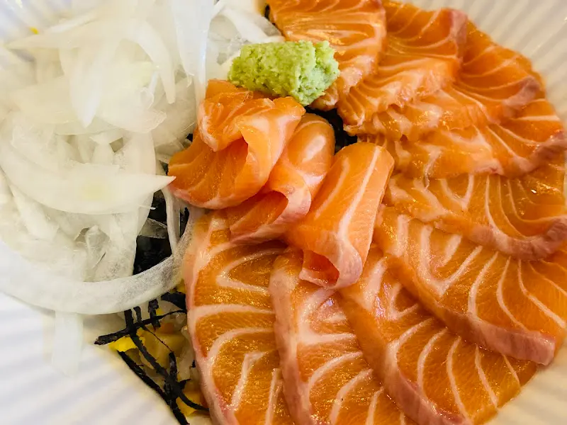 미식기행 연어덮밥 근접샷