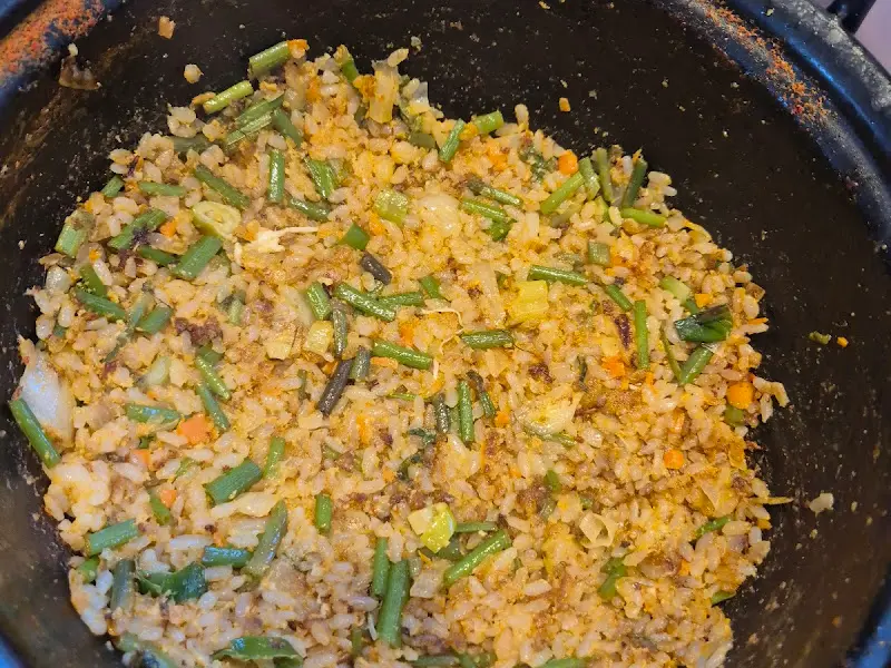 볶음밥이 완성된 모습