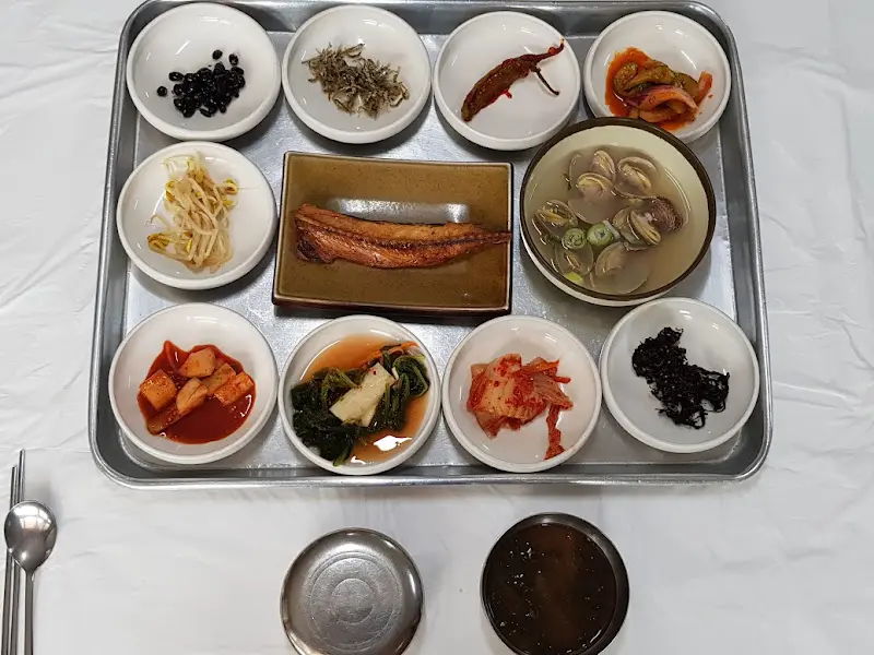 백반 정식 상차림