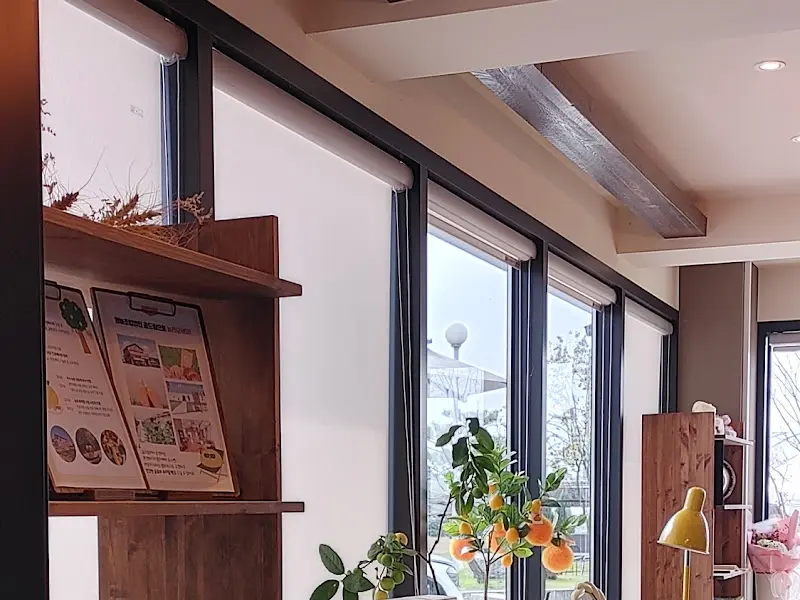 카페 내부 인테리어