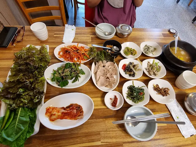 푸짐한 쌈밥 한 상