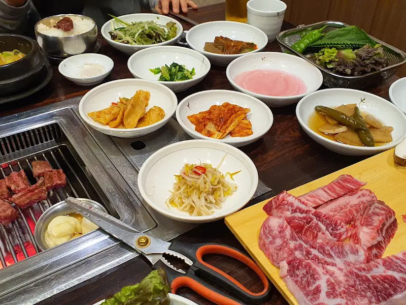 다양한 밑반찬들