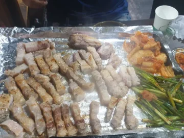 군침 폭발! 수원 생삼겹살 맛집, 가성비 끝판왕 ‘정통집’에서 인생 고기를 만나다