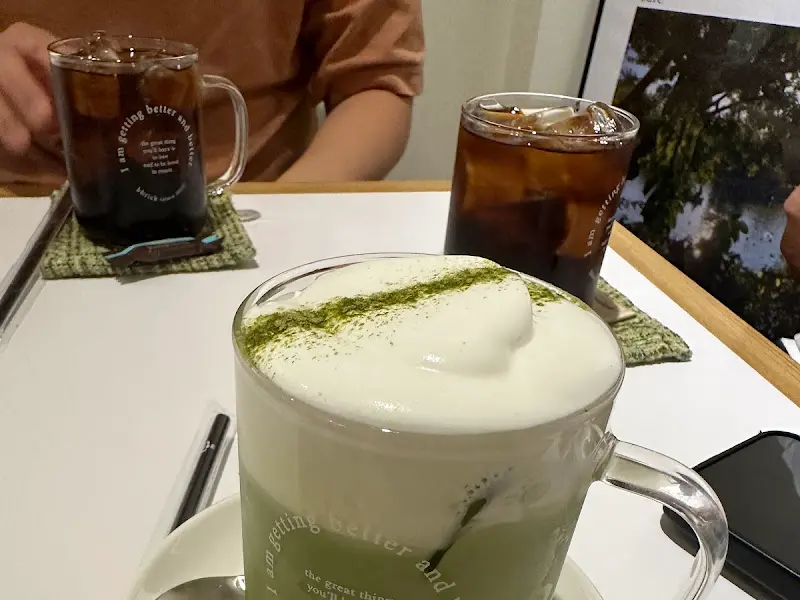 넓은 테이블 간 간격