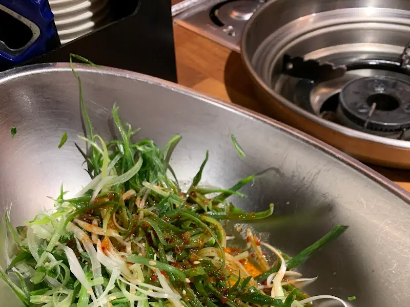 셀프바에서 가져온 반찬들