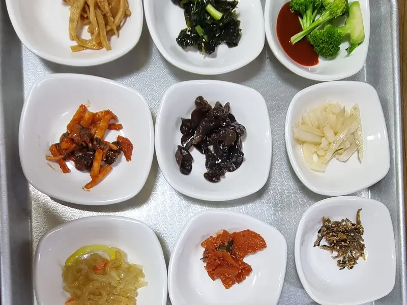 다양한 밑반찬 모음