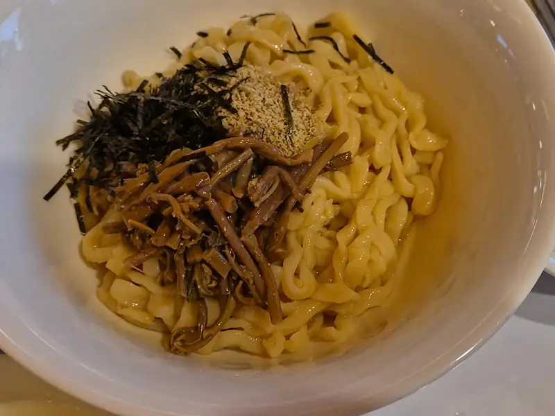 고소한 들깨 향이 일품인 들깨 기름 칼국수