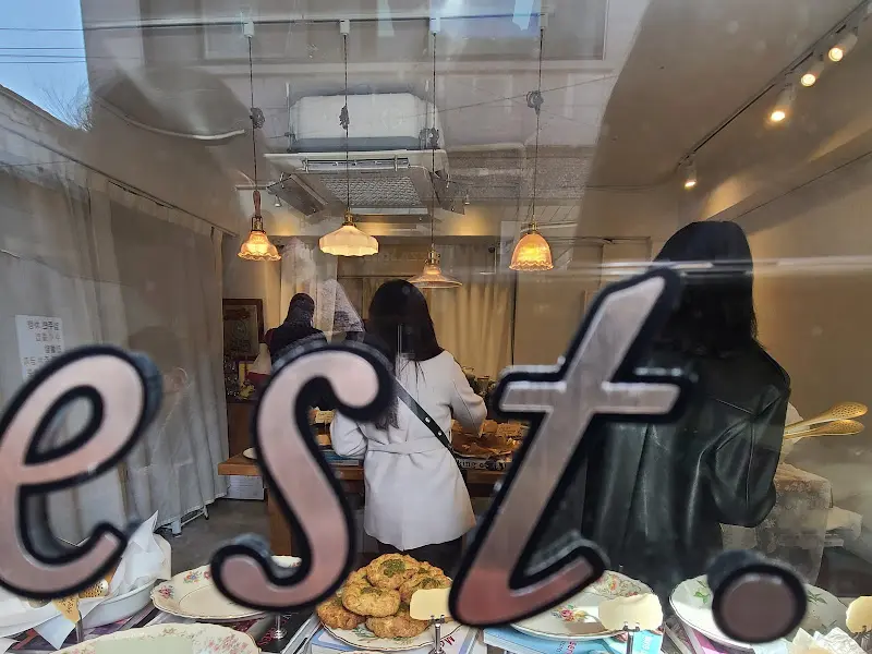 Est 매장 외부 모습