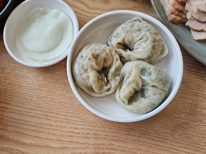 촉촉한 만두의 모습