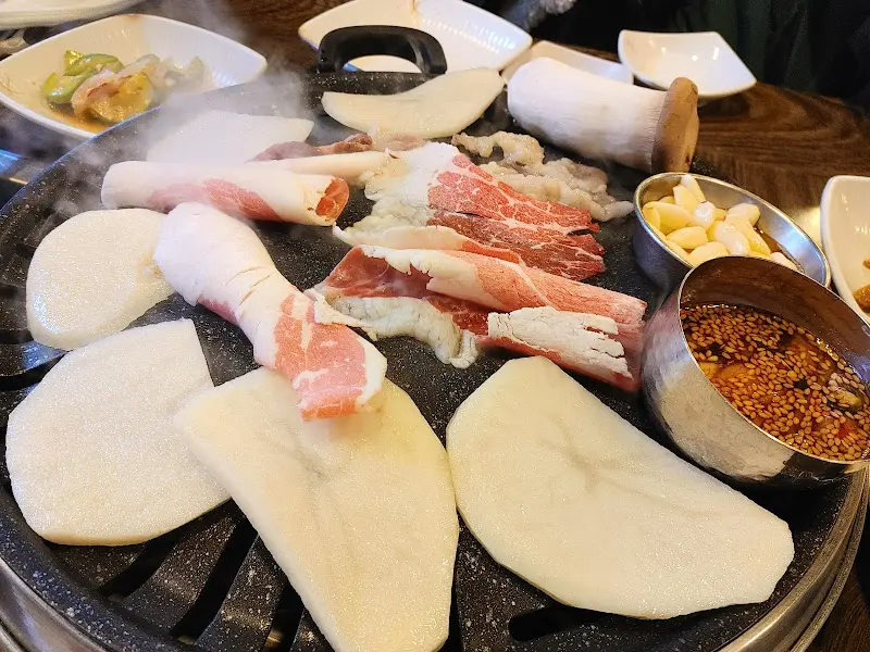 차돌박이와 곁들임 구이