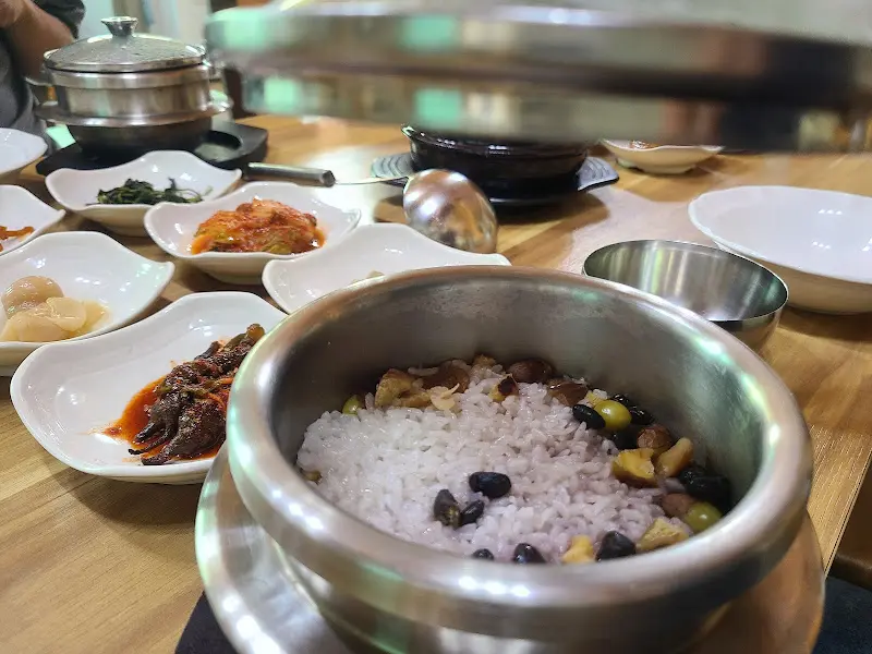 갓 지은 철솥밥