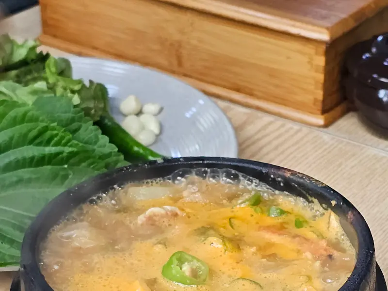 된장찌개와 쌈 채소