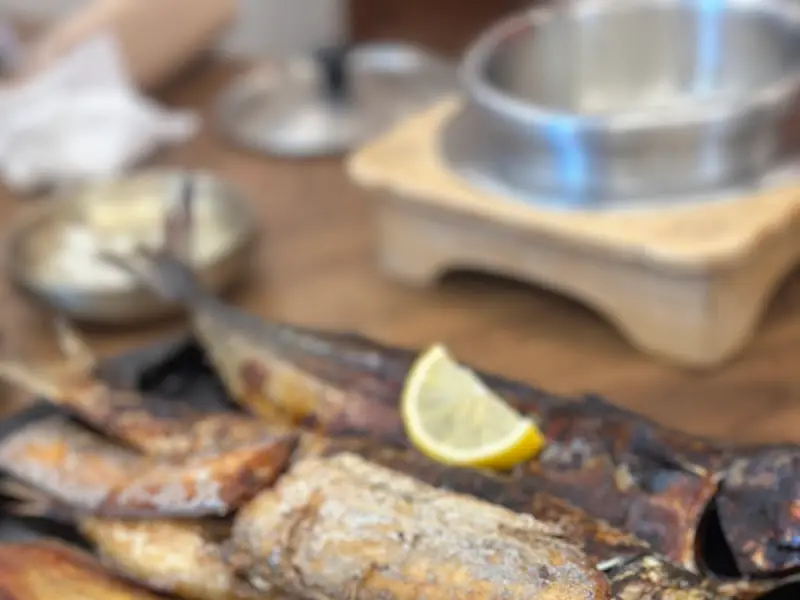 레몬즙 뿌리는 모습