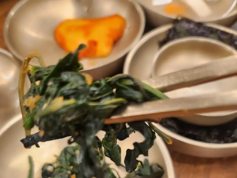 한상 가득 차려진 반찬