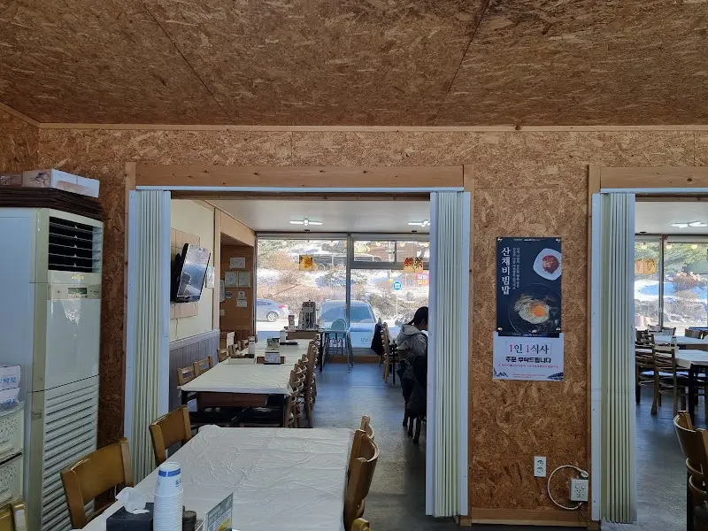 매바위 황태식당의 내부