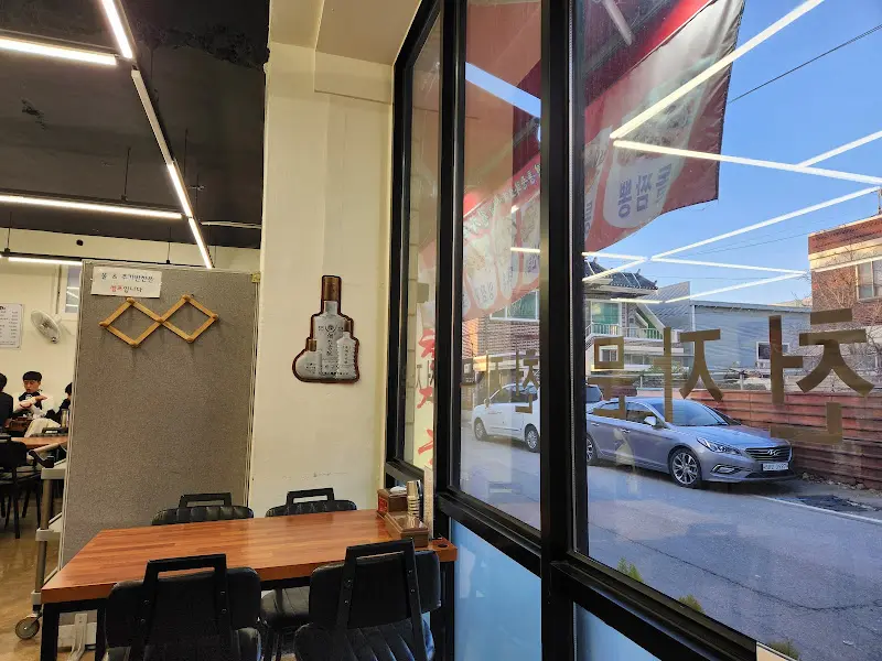 넓은 창가 좌석