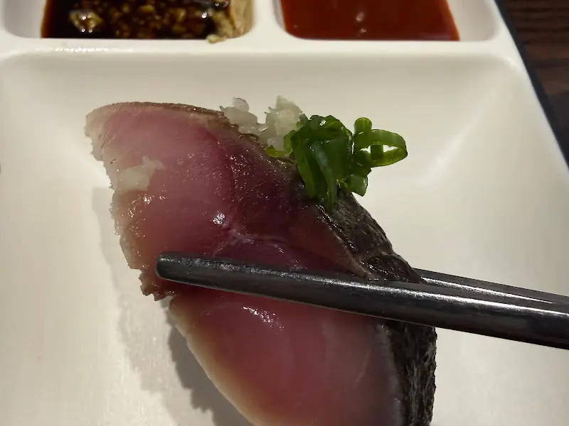 와사비를 올린 회 한 점