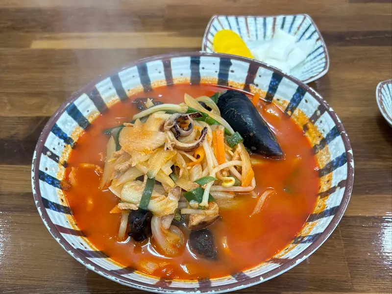 짬뽕의 푸짐한 모습