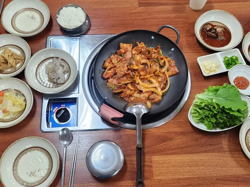 제육볶음 한 상 차림