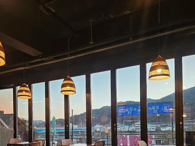 구례역대합실 내부