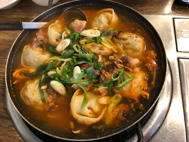 김치만두전골 근접샷
