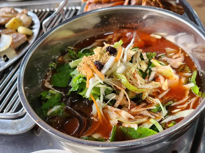 매콤한 비빔 냉면