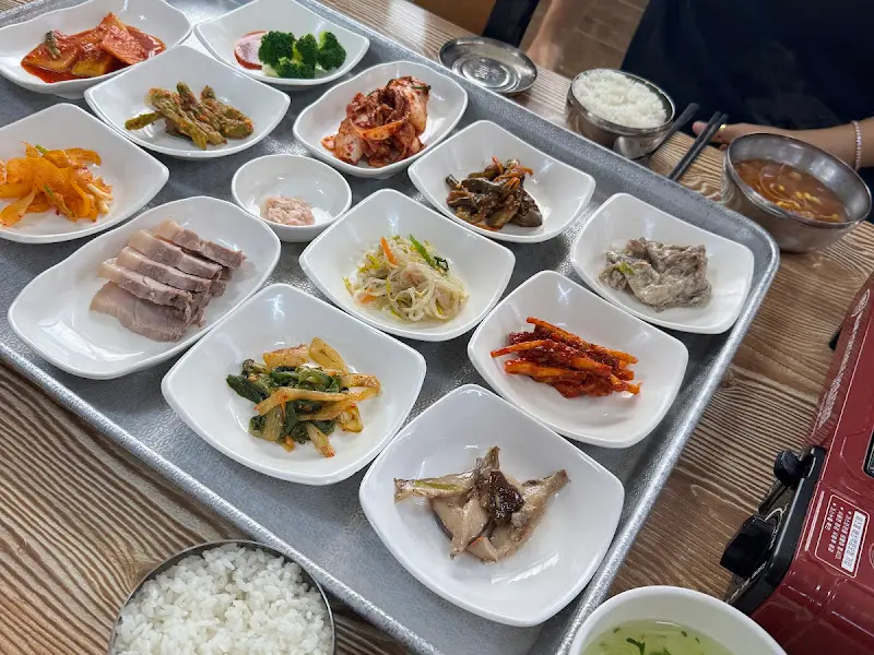 만경식당 백반 한 상 차림