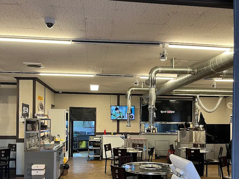 넓은 매장 내부