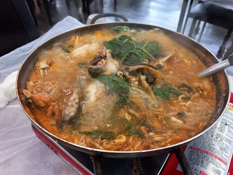 신풍매운탕 내부 전경