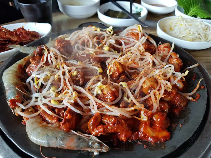 쭈꾸미볶음과 싱싱한 새우의 만남