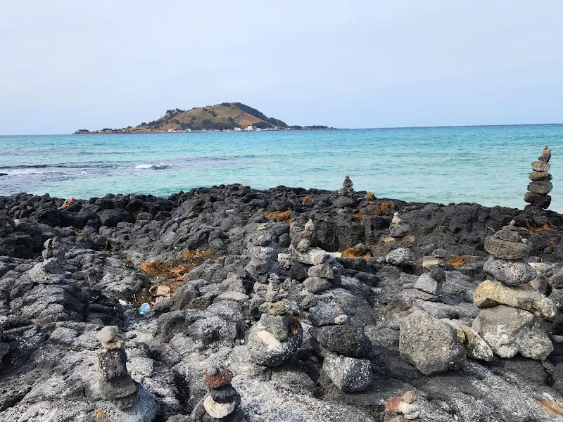 비양도가 보이는 협재 해변