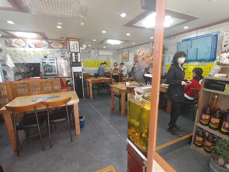 명임동태찌개 식당 내부 전경