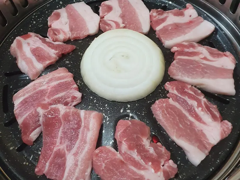 지글지글 익어가는 삼겹살