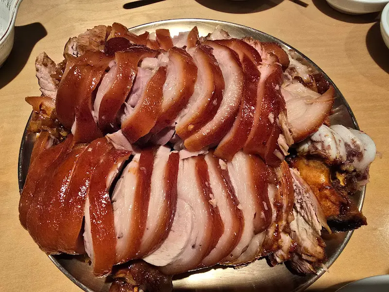 윤기가 흐르는 족발