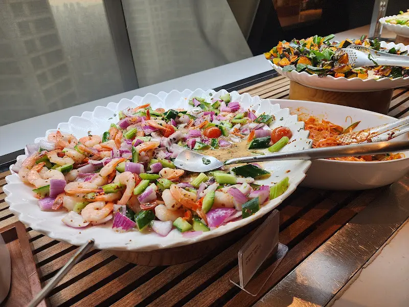 다채로운 해산물 샐러드