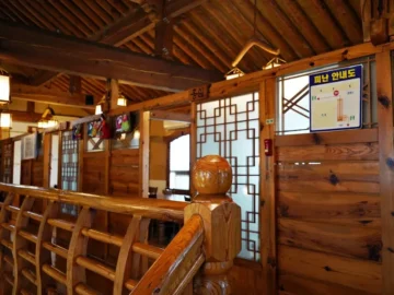 고즈넉한 한옥에서 펼쳐지는 맛의 연금술, 논산 소나무한정식에서 만나는 감동적인 한정식 맛집 여행