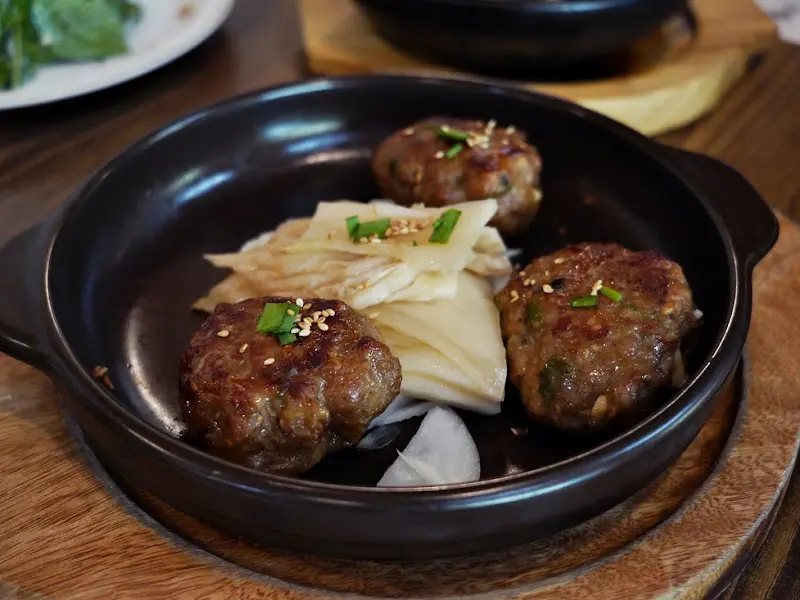 윤기가 흐르는 떡갈비