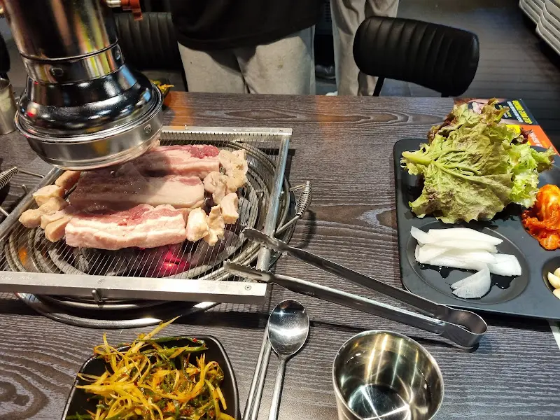 테이블 세팅과 밑반찬