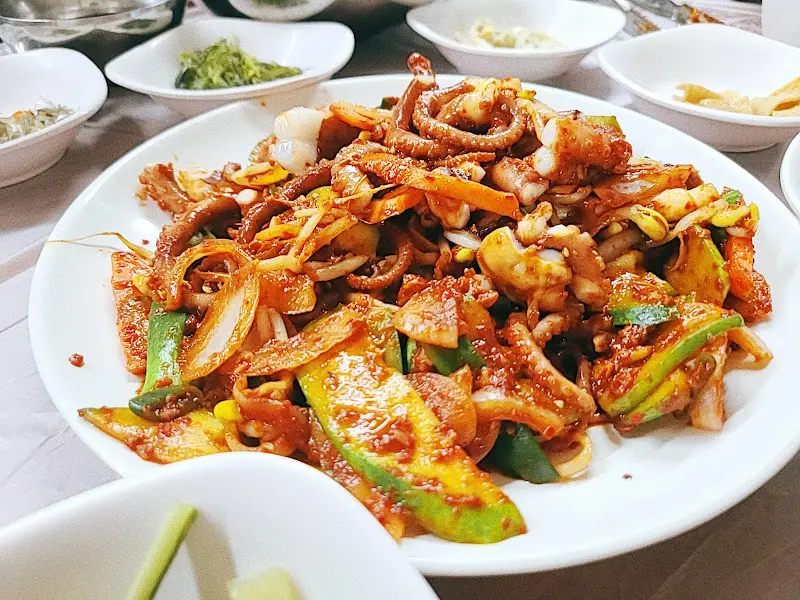 매콤달콤한 양념이 인상적인 낙지볶음