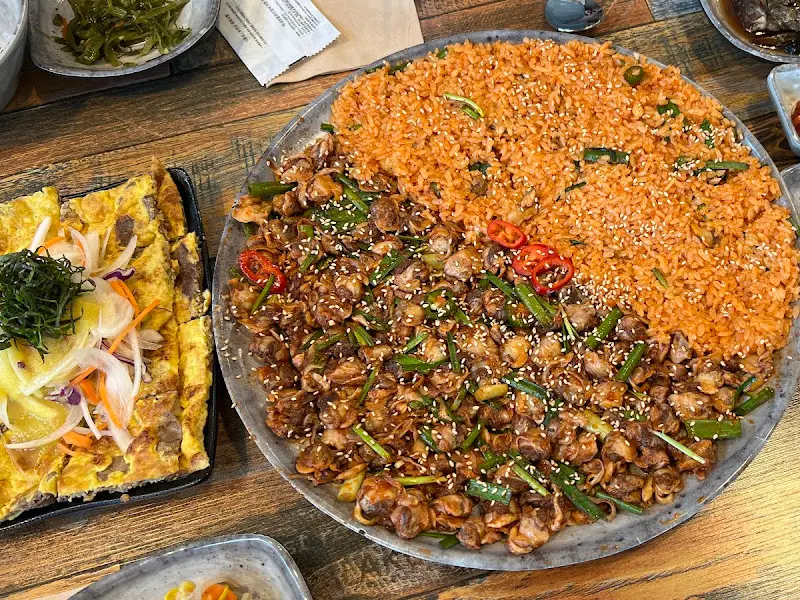 육전과 꼬막비빔밥의 환상적인 조화