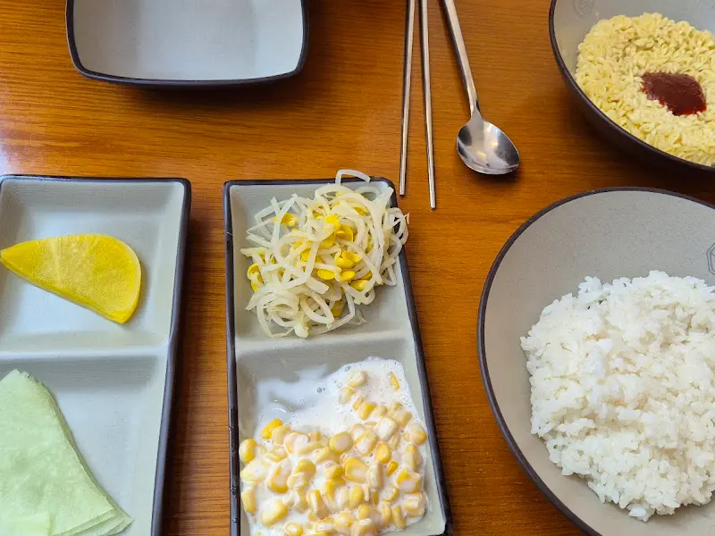 정갈하게 차려진 밑반찬