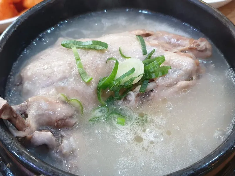 삼계탕의 클로즈업 사진
