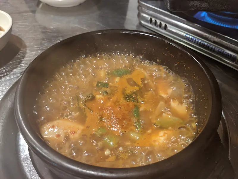 보글보글 끓고 있는 된장찌개의 모습