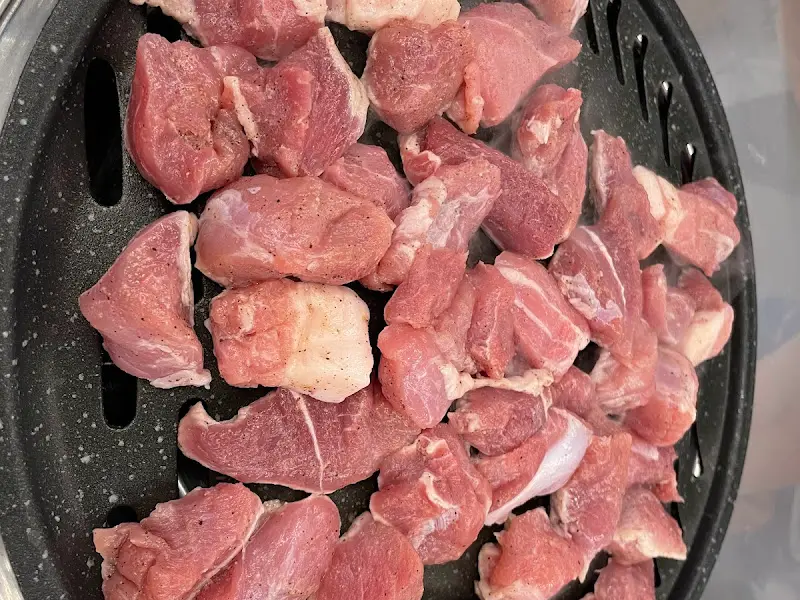 불판 가득 채운 뒷고기의 향연