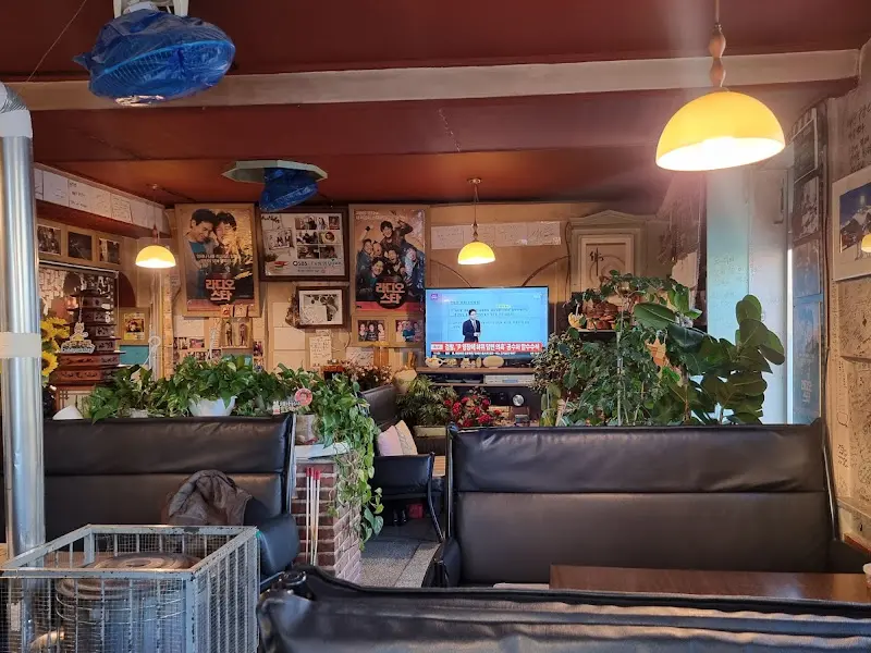 다방 내부 전경