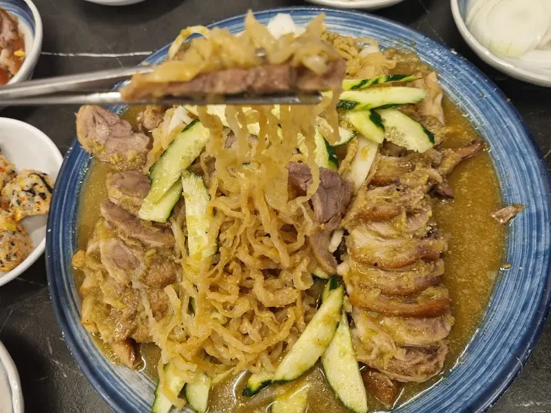 냉채족발의 화려한 비주얼