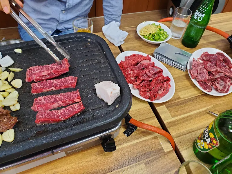 고기 굽는 모습