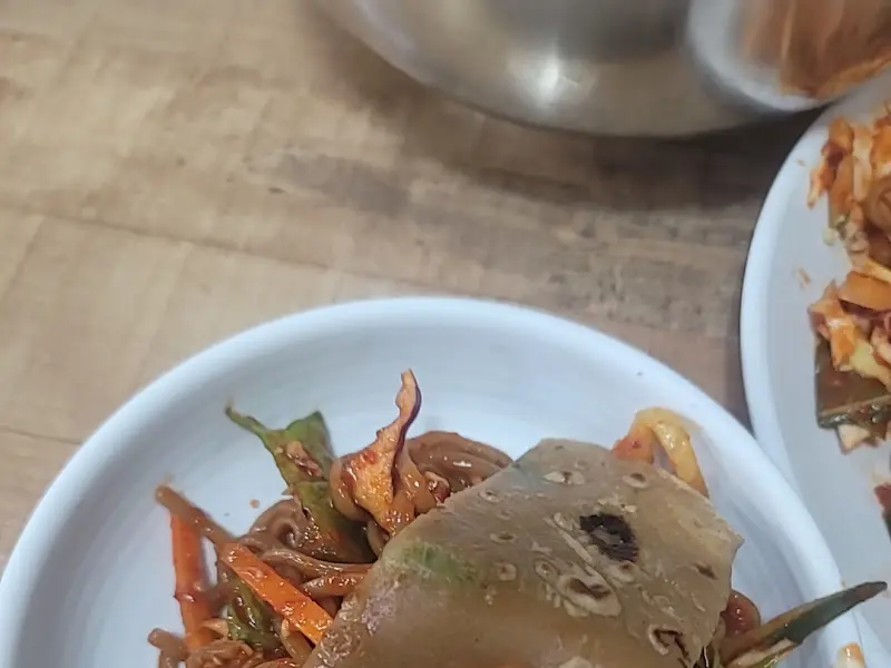 쟁반국수 근접샷