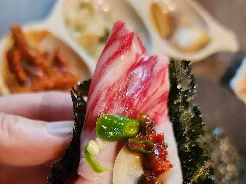 차돌 사시미의 아름다운 마블링